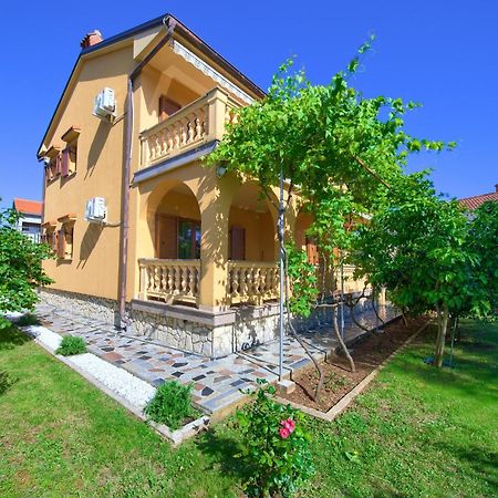 Apartment Bazina - Airconditioning, Parking, 500M From The Beach Кърк Екстериор снимка