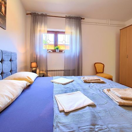 Apartment Bazina - Airconditioning, Parking, 500M From The Beach Кърк Екстериор снимка