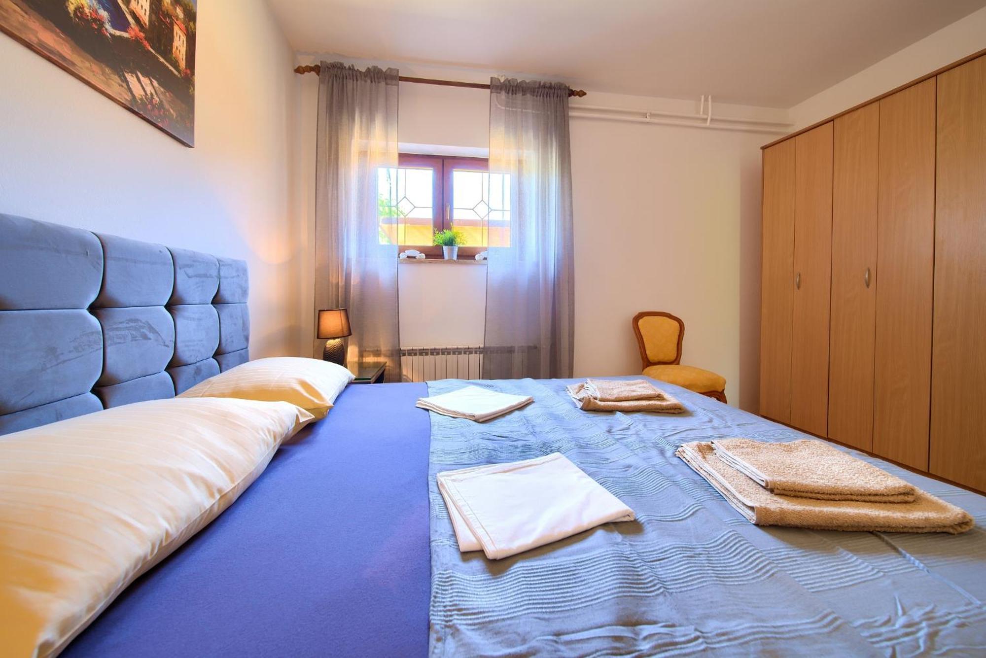 Apartment Bazina - Airconditioning, Parking, 500M From The Beach Кърк Екстериор снимка