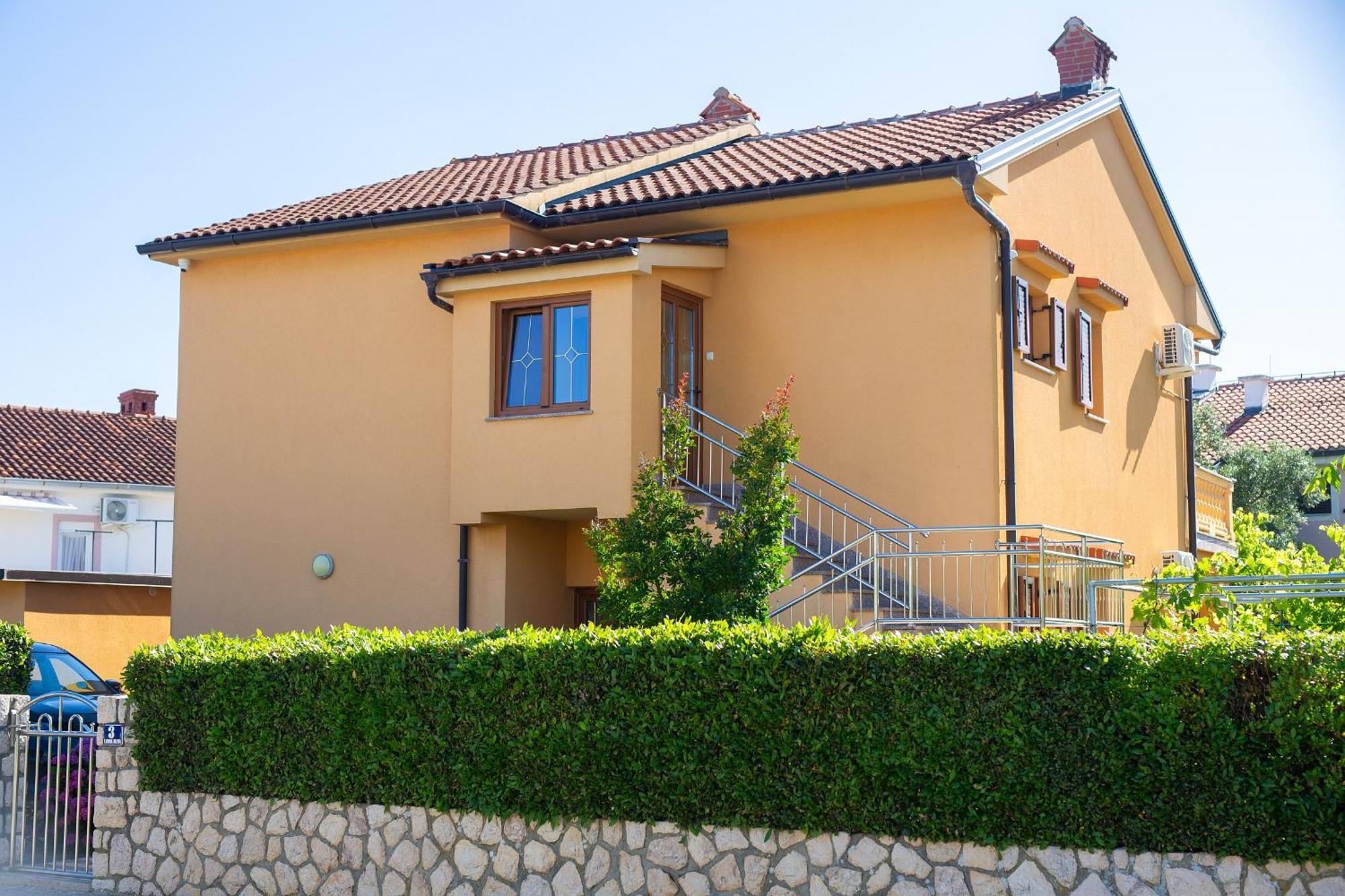 Apartment Bazina - Airconditioning, Parking, 500M From The Beach Кърк Екстериор снимка
