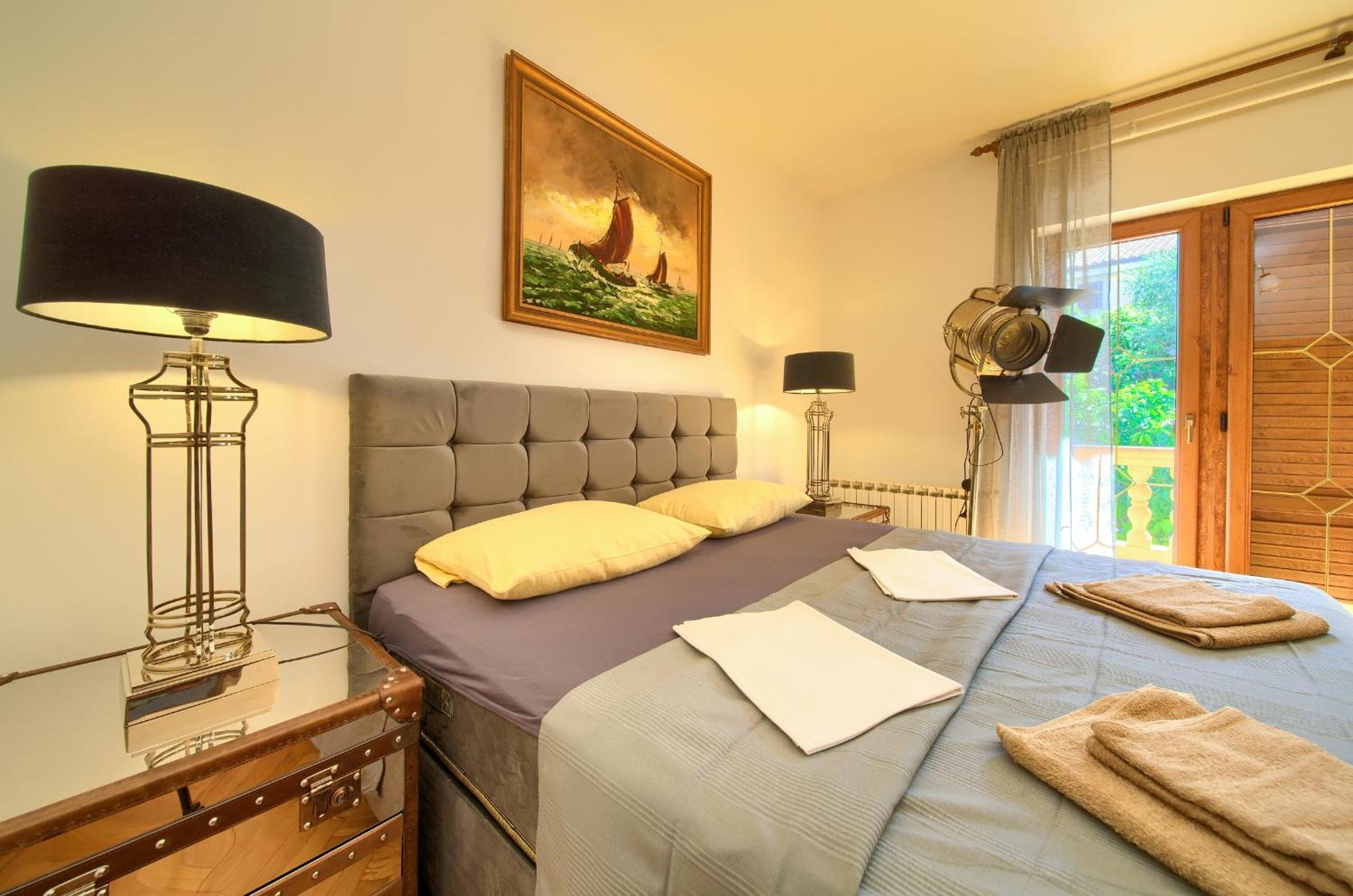 Apartment Bazina - Airconditioning, Parking, 500M From The Beach Кърк Екстериор снимка