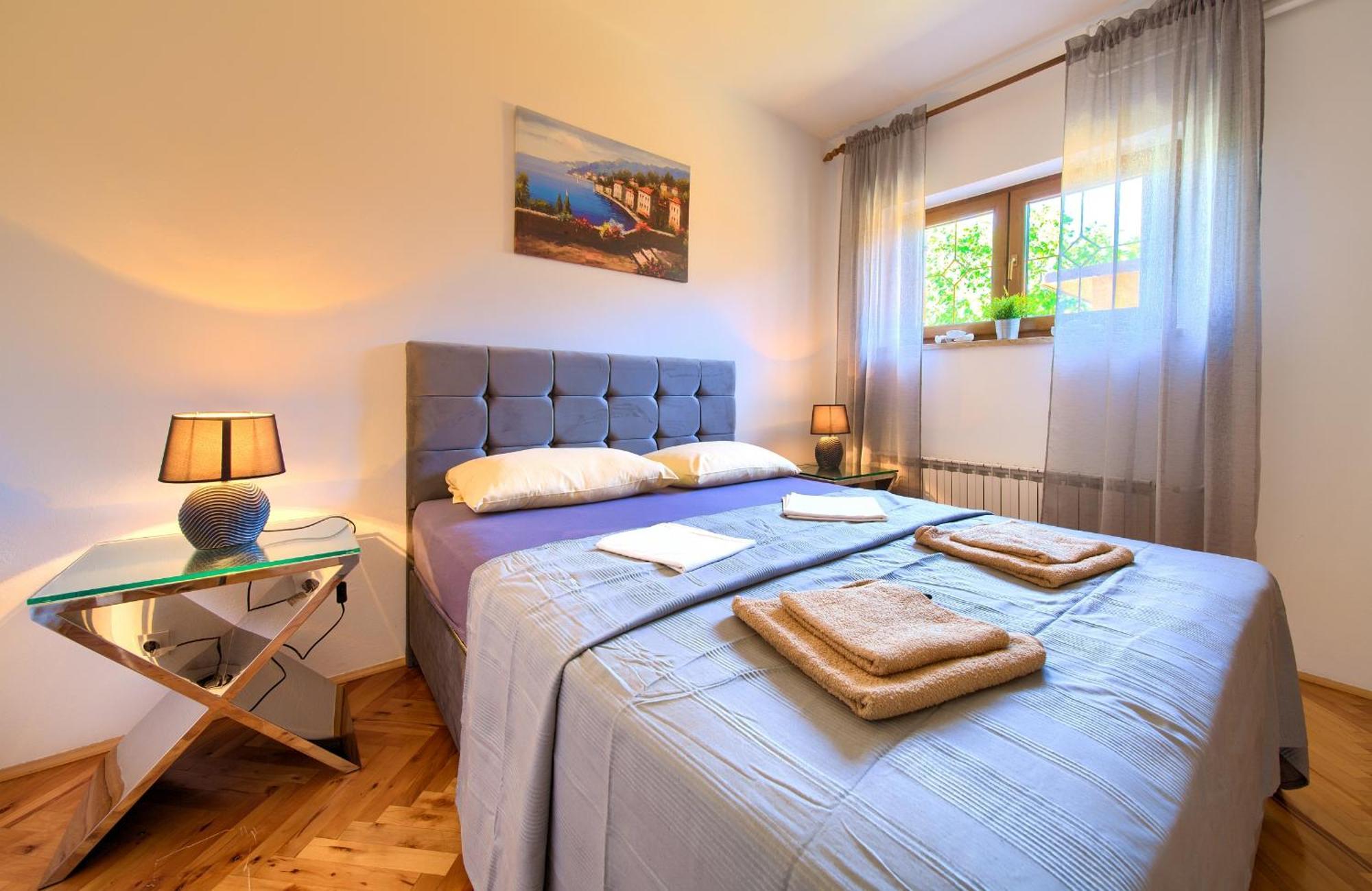 Apartment Bazina - Airconditioning, Parking, 500M From The Beach Кърк Екстериор снимка
